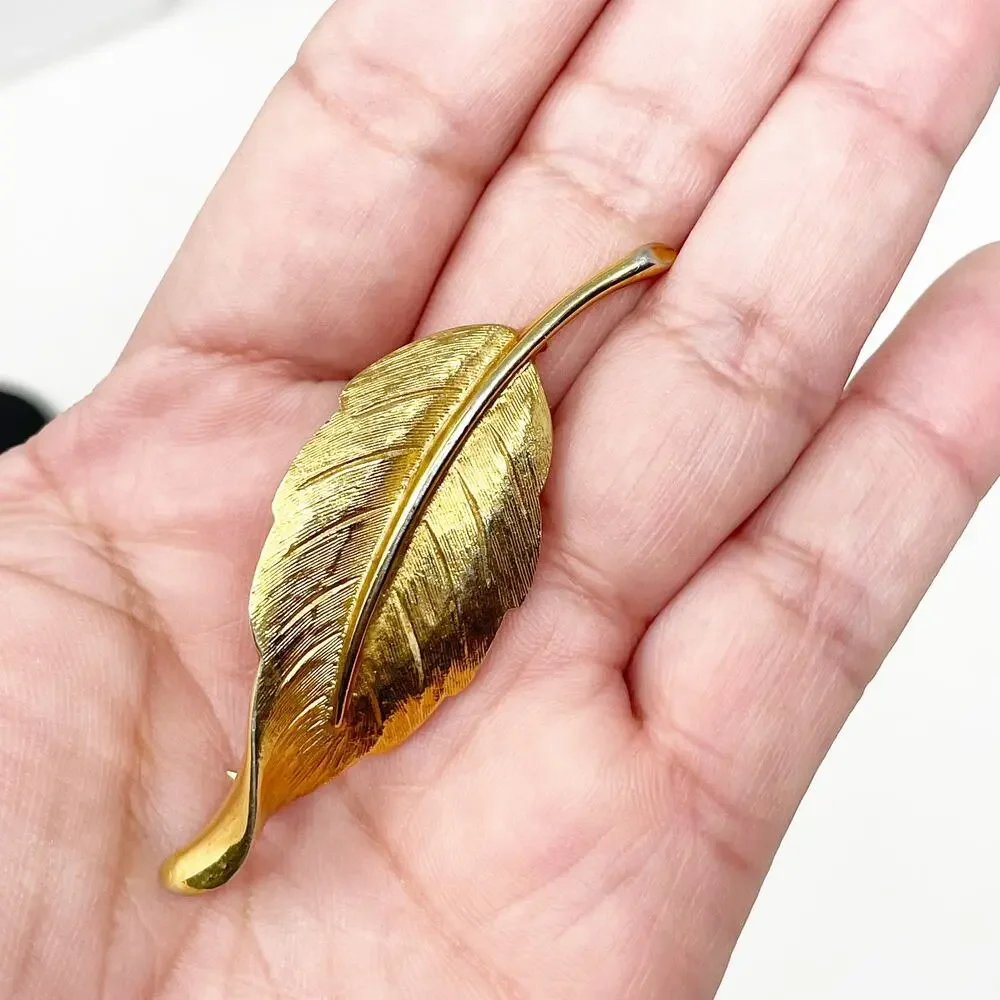 Vintage Gold Tone Leaf Brooches Lot Open‎ Leaf Closed Leaf Fairy Whimsy Boho GUC